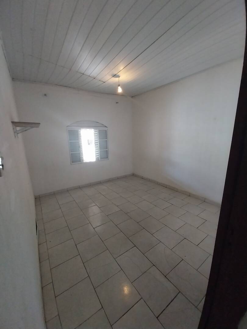 Casa à venda com 2 quartos, 90m² - Foto 3