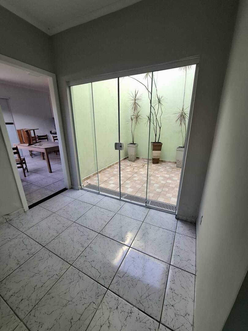 Casa à venda com 4 quartos, 271m² - Foto 9