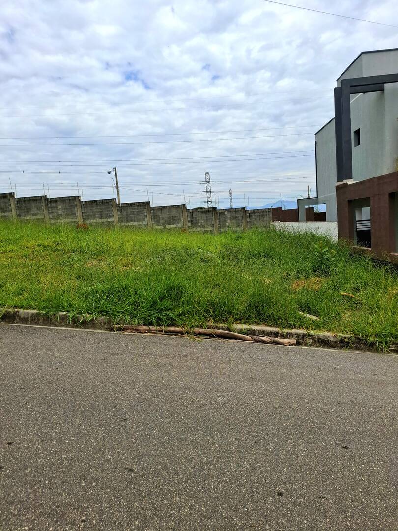 Terreno a venda no condomínio fechado Recanto Tropical - 150m2
