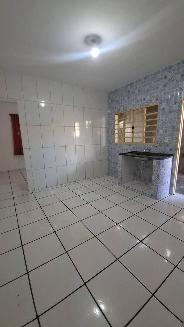 Casa não geminada á venda próximo ao Supermercado Fantástico